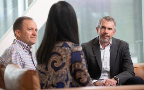 Checklist of essential items to bring to a job interview for a successful first impression